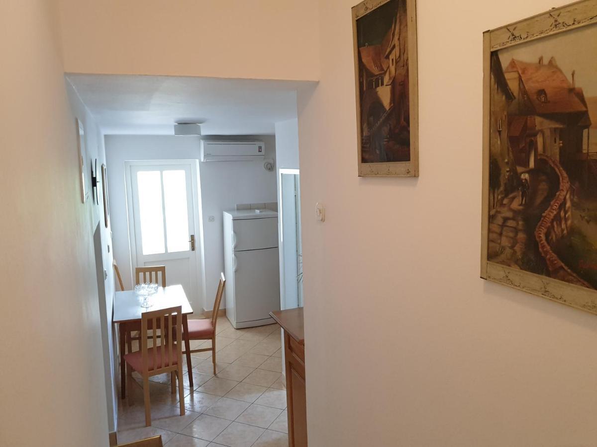 Apartmani i sobe Jusić Rab Town Bagian luar foto