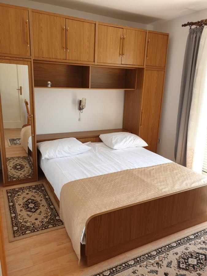 Apartmani i sobe Jusić Rab Town Bagian luar foto